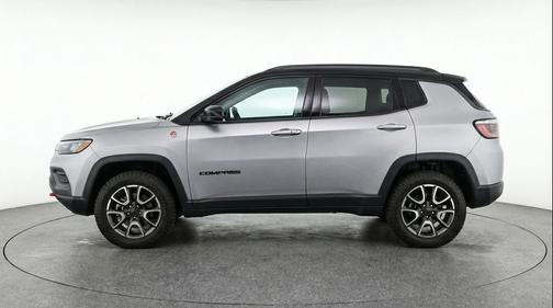 Silver Zynith Metallic Clearcoat 2025 Jeep Compass Trailhawk