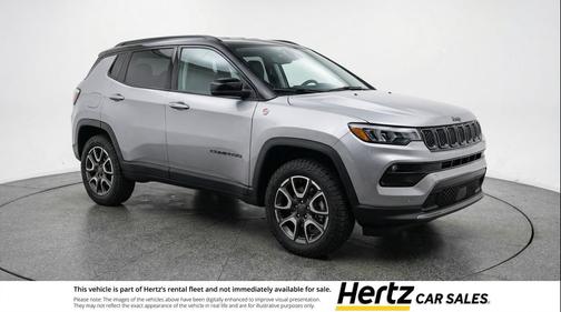Silver Zynith Metallic Clearcoat 2025 Jeep Compass Trailhawk