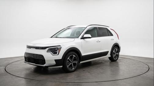 Snow White Pearl 2026 Kia Niro LX