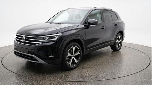 deep black pearl 2026 Volkswagen Tiguan 2.0T SE