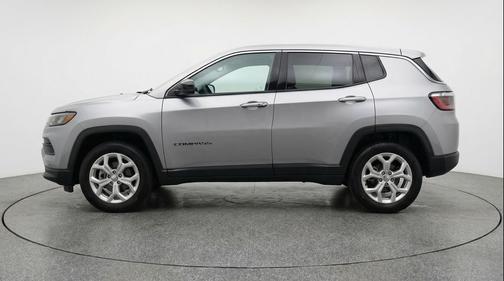 Silver Zynith Metallic Clearcoat 2025 Jeep Compass Latitude