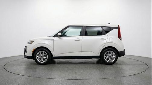 Snow White Pearl 2025 Kia Soul LX