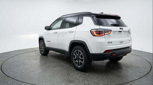 Bright White Clearcoat 2025 Jeep Compass Trailhawk