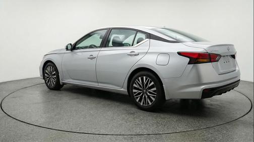 Brilliant Silver Metallic 2025 Nissan Altima SV FWD