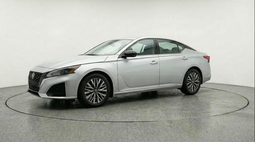 Brilliant Silver Metallic 2025 Nissan Altima SV FWD