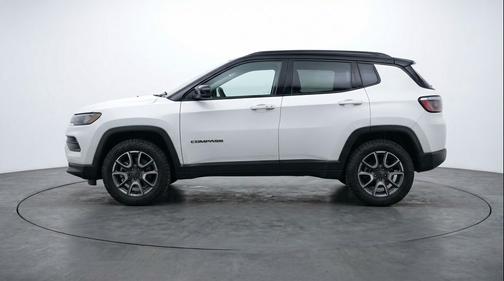 Bright White Clearcoat 2025 Jeep Compass Trailhawk