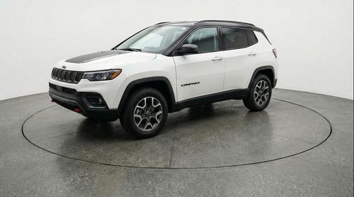 Bright White Clearcoat 2025 Jeep Compass Trailhawk