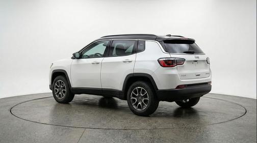 Bright White Clearcoat 2025 Jeep Compass Trailhawk