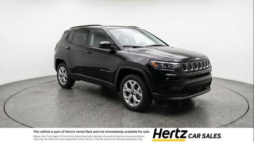 Diamond Black Crystal Pearlcoat 2025 Jeep Compass Latitude