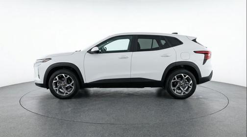 Summit White 2025 Chevrolet Trax LT