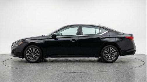 Super Black 2025 Nissan Altima SV