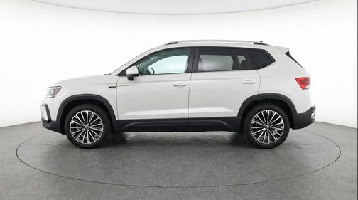 Pure White 2025 Volkswagen Taos 1.5T SE