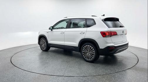 Pure White 2025 Volkswagen Taos 1.5T SE
