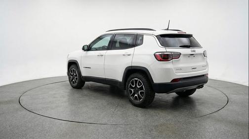 Bright White Clearcoat 2025 Jeep Compass Trailhawk