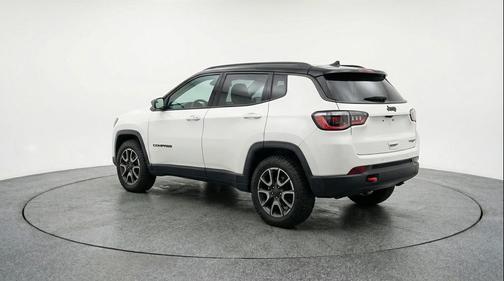Bright White Clearcoat 2025 Jeep Compass Trailhawk