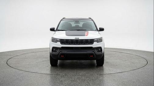 Bright White Clearcoat 2025 Jeep Compass Trailhawk