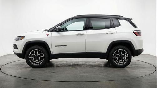 Bright White Clearcoat 2025 Jeep Compass Trailhawk