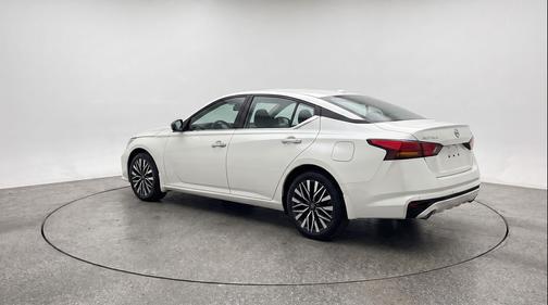 Glacier White 2025 Nissan Altima SV FWD