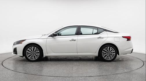 Glacier White 2025 Nissan Altima SV FWD