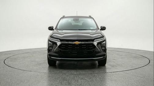 Mosaic Black Metallic 2025 Chevrolet Trax LT