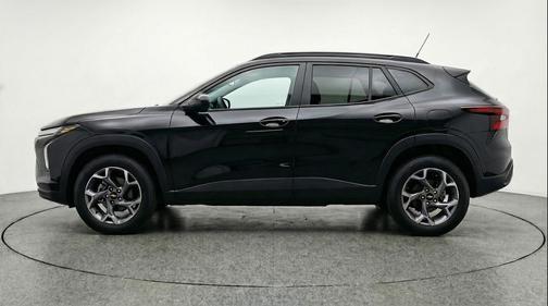 Mosaic Black Metallic 2025 Chevrolet Trax LT