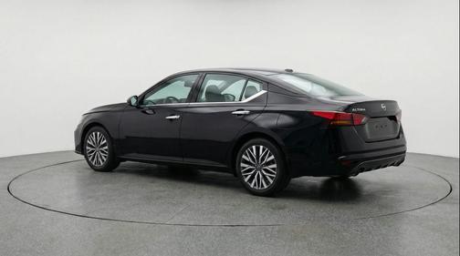 Super Black 2025 Nissan Altima SV FWD