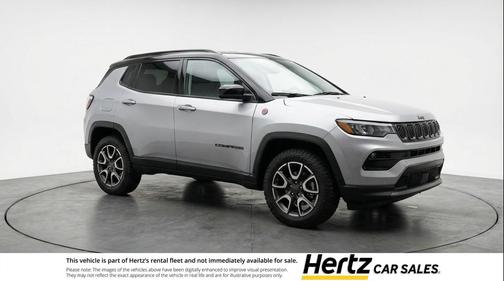 Silver Zynith Metallic Clearcoat 2025 Jeep Compass Trailhawk