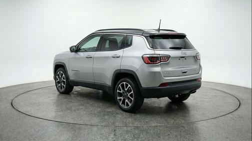 Silver Zynith Metallic Clearcoat 2025 Jeep Compass Trailhawk