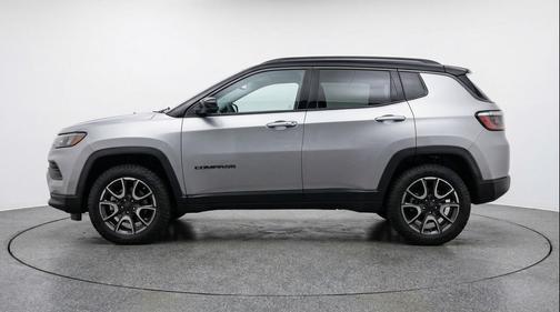 Silver Zynith Metallic Clearcoat 2025 Jeep Compass Trailhawk