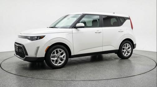 Snow White Pearl 2025 Kia Soul LX