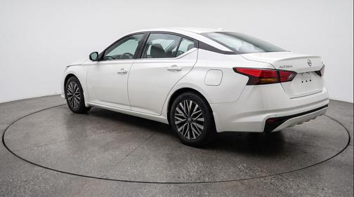 Glacier White 2026 Nissan Altima SV FWD