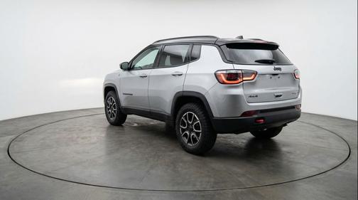 Silver Zynith Metallic Clearcoat 2025 Jeep Compass Trailhawk