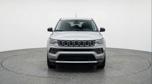 Silver Zynith Metallic Clearcoat 2025 Jeep Compass Latitude