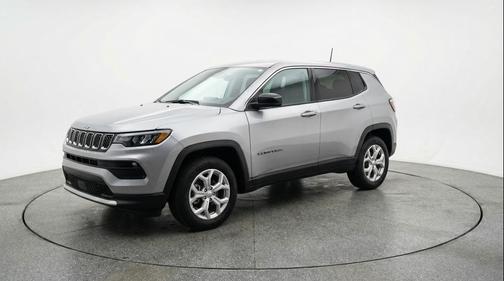 Silver Zynith Metallic Clearcoat 2025 Jeep Compass Latitude