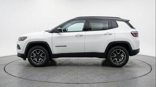Bright White Clearcoat 2025 Jeep Compass Trailhawk