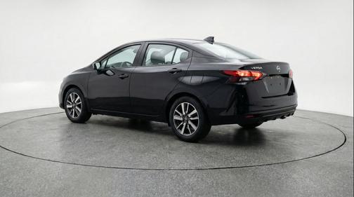 Super Black 2025 Nissan Versa 1.6 SV