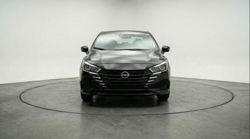 Super Black 2025 Nissan Versa 1.6 SV