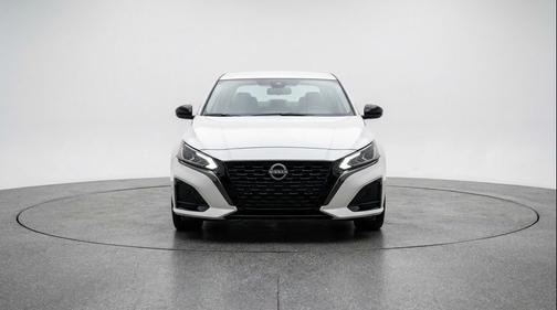Glacier White 2025 Nissan Altima SV FWD