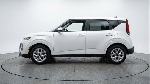 Snow White Pearl 2025 Kia Soul LX