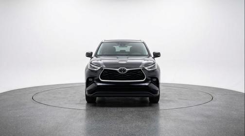 Midnight Black Metallic 2025 Toyota Highlander LE