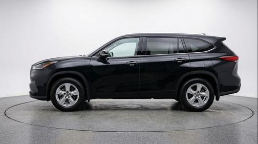 Midnight Black Metallic 2025 Toyota Highlander LE