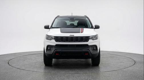 Bright White Clearcoat 2025 Jeep Compass Trailhawk