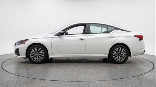 Glacier White 2025 Nissan Altima SV FWD