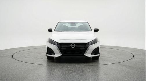 Glacier White 2025 Nissan Altima SV FWD