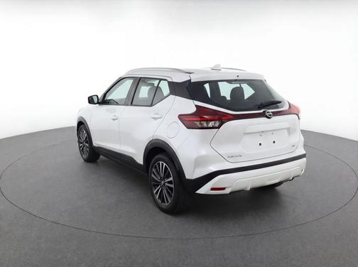 Aspen White Tricoat 2024 Nissan Kicks SV