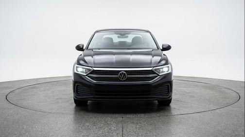 Deep Black Pearl 2025 Volkswagen Jetta 1.5T Sport