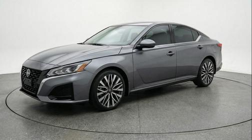 Gun Metallic 2025 Nissan Altima SV FWD