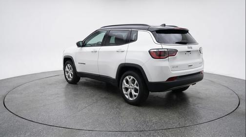 Bright White Clearcoat 2025 Jeep Compass Latitude