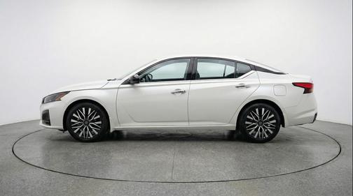 Glacier White 2025 Nissan Altima SV FWD