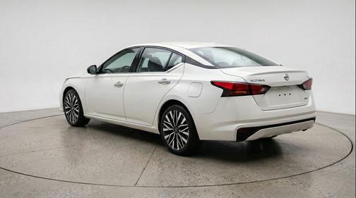 Glacier White 2025 Nissan Altima SV FWD